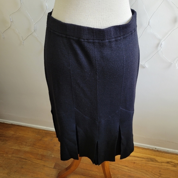 St. John Knit Skirt / Black / Essentials by Marie Gray - Picture 3 of 4